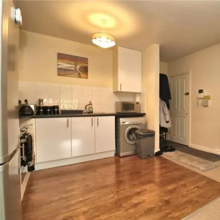 Image 2 - Orchard Cottages, Woking, GU21 7SA, United Kingdom - Apartment for sale