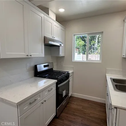 Image 2 - 499 Pear Street, San Bernardino, CA 92410, USA - Apartment for rent
