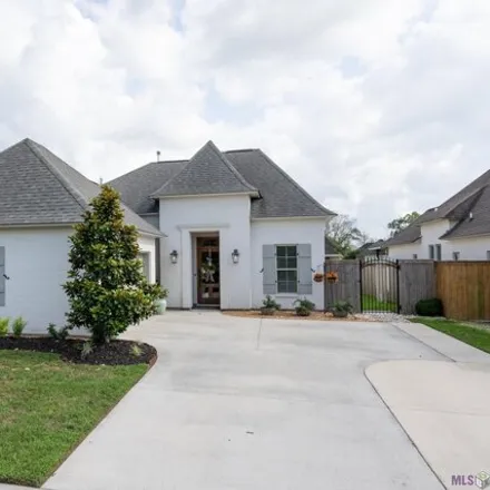 Buy this 4 bed house on 43307 Meadow Grove Drive in Ascension Parish, LA 70769
