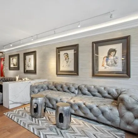 Image 3 - 242 East 80th Street, New York, NY 10075, USA - Apartment for sale