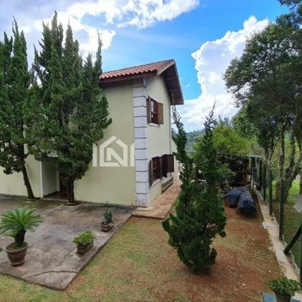 Buy this 5 bed house on Avenida Estrutural Sul in Patrimônio do Carmo - Setor D1, São Roque - SP