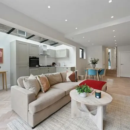 Image 3 - 121 Victoria Road, London, NW6 6TD, United Kingdom - Apartment for sale