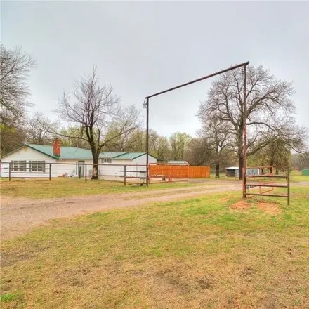 Image 2 - South Henney Road, Oklahoma City, OK 73020, USA - House for sale