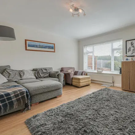 Image 3 - Ash Road, Benfleet, Essex, Ss7 - Townhouse for sale