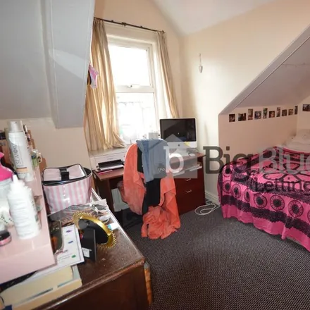 Rent this 6 bed townhouse on Brudenell Road Post Office in Back Hessle View, Leeds