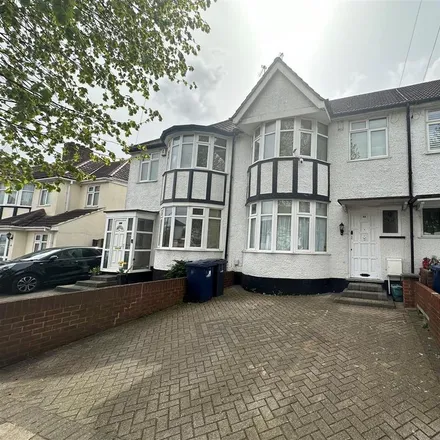 Rent this 3 bed townhouse on Sudbury Heights Avenue in London, UB6 0NF