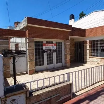 Buy this 3 bed house on Doctor Lázaro Lánger 402 in San Daniel, Cordoba