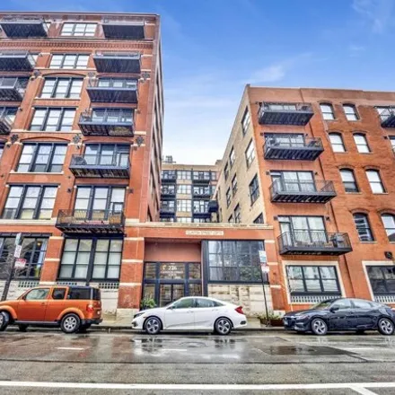 Rent this 1 bed house on Clinton Street Lofts in 208-228 North Clinton Street, Chicago