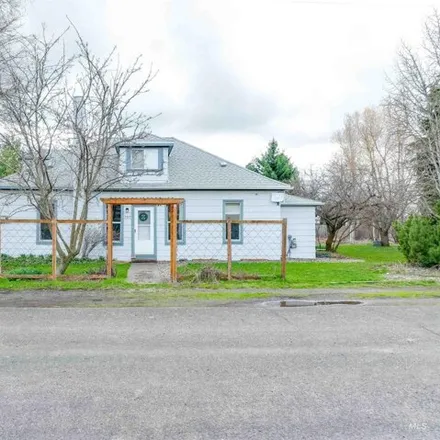 Buy this 3 bed house on 732 West Grant Avenue in Genesee, Latah County
