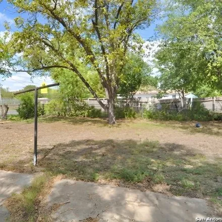 Image 9 - 618 West Hillcrest Drive, San Antonio, TX 78228, USA - House for sale