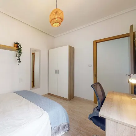 Rent this 4 bed room on Calle Bernat Artola in 12004 Castelló de la Plana, Spain