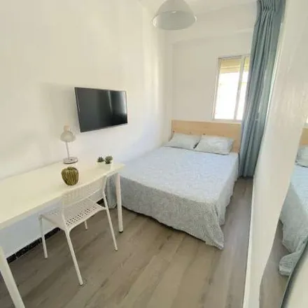 Image 9 - Calle Dr. Cervi, 41071 Seville, Spain - Apartment for rent