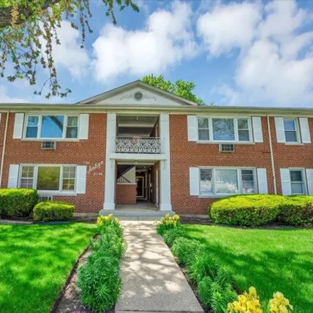 Buy this 1 bed condo on 2028 Parkside Drive in Park Ridge, IL 60068