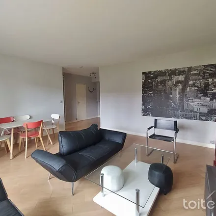 Rent this 2 bed apartment on 5 Avenue Edouard Herriot in 91440 Bures-sur-Yvette, France