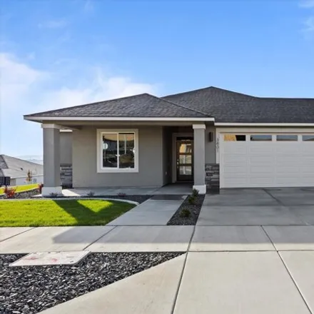 Buy this 3 bed house on Estate Avenue in Richland, WA