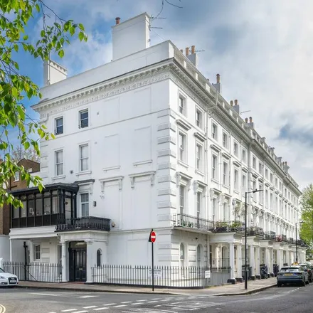 Rent this studio apartment on 26 Westbourne Gardens in London, W2 5NS