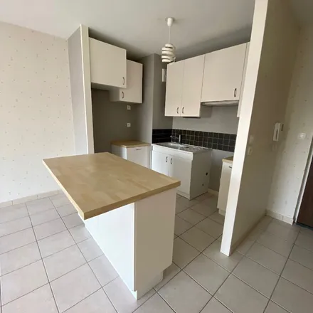 Rent this 2 bed apartment on M 125D in 21850 Saint-Apollinaire, France