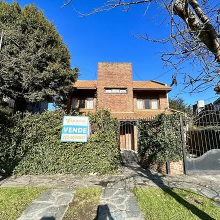 Image 1 - Joaquina Acevedo 6140, Caisamar y Estrada, 7600 Mar del Plata, Argentina - House for sale