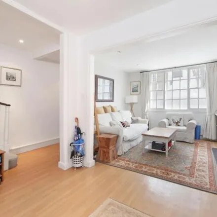 Rent this 3 bed house on 43 Campden Street in London, W8 7EL
