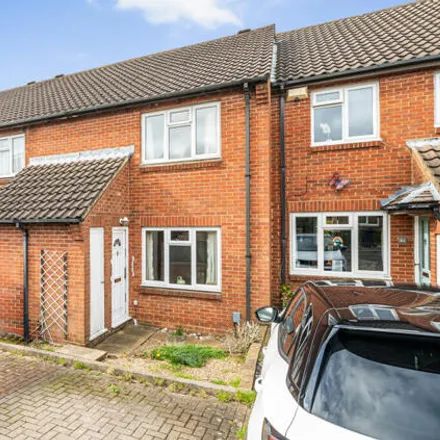 Buy this 2 bed townhouse on Northview Road in Houghton Regis, LU5 5HB