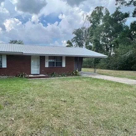 Buy this 2 bed house on 1401 North 2nd Street in Wewahitchka, FL 32465