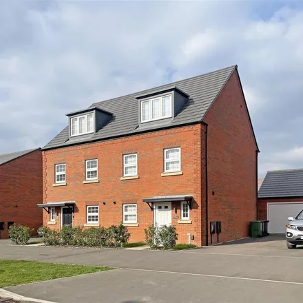 Rent this 3 bed townhouse on Fox Avenue in Shrewsbury, SY2 6FX