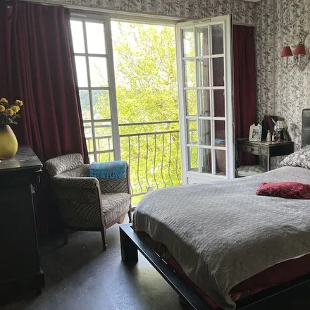 Rent this 4 bed house on 91140 Villebon-sur-Yvette