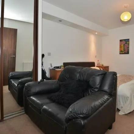 Image 6 - Kings Mill Way, Denham, UB9 4BT, United Kingdom - Room for rent