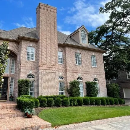 Buy this 3 bed house on 99 Pinewold Court in Houston, TX 77056