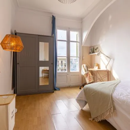 Rent this 4 bed room on Carrer de Calàbria in 98 B, 08001 Barcelona