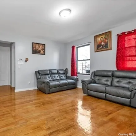 Image 5 - 159-04 Sanford Avenue, New York, NY 11358, USA - House for sale