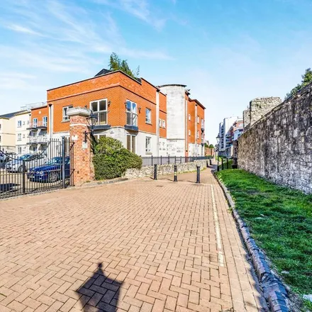 Rent this 2 bed apartment on Gloucester Square in Back of the Walls, Southampton