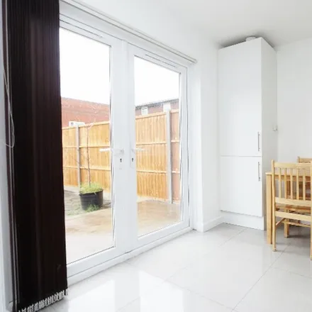 Image 6 - 273 Boundary Road, London, E17 8NE, United Kingdom - House for rent