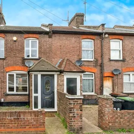 Buy this 3 bed townhouse on Edward Street in Luton, LU2 0NF