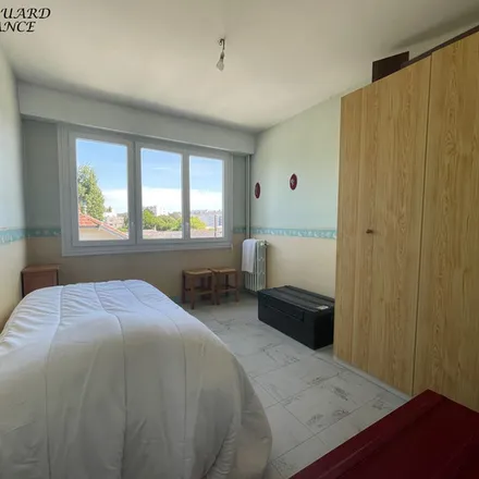 Rent this 4 bed apartment on 26 Boulevard de l'Industrie in 49000 Écouflant, France
