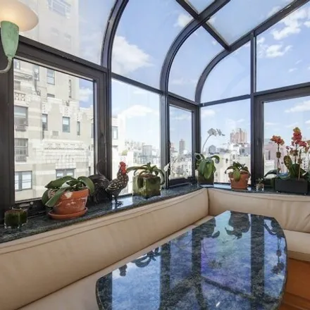 Image 8 - 30 East 76th Street, New York, NY 10021, USA - Condo for sale