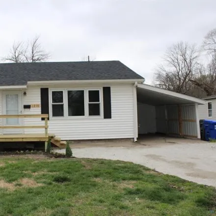 Buy this 2 bed house on 1597 East 13th Street in Sedalia, MO 65301
