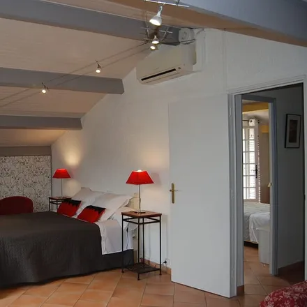 Rent this 3 bed house on Avenue d'Avignon Mft in 84140 Avignon, France