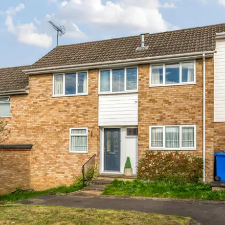 Buy this 3 bed townhouse on Swaledale in Easthampstead, RG12 7ET