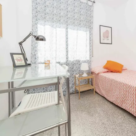 Rent this 5 bed room on Passatge del Doctor Bartual Moret in 1, 46021 Valencia