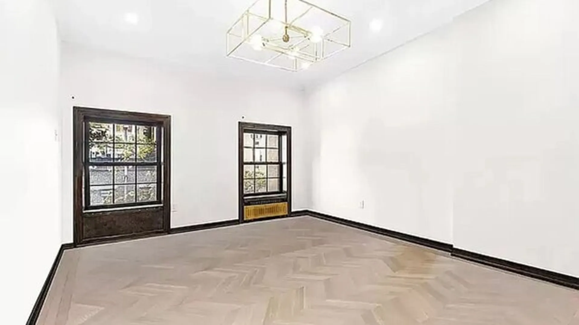 121 East 37th Street, New York, NY 10016, USA | 1 bed townhouse for rent