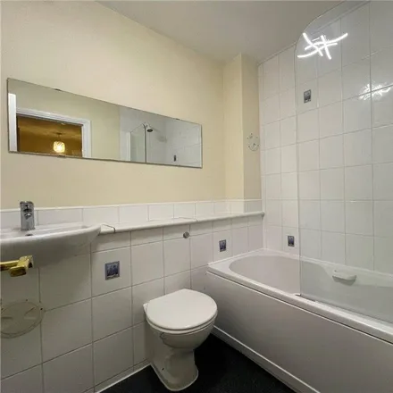 Image 6 - Burnvale Place, Livingston, EH54 6GD, United Kingdom - Apartment for rent