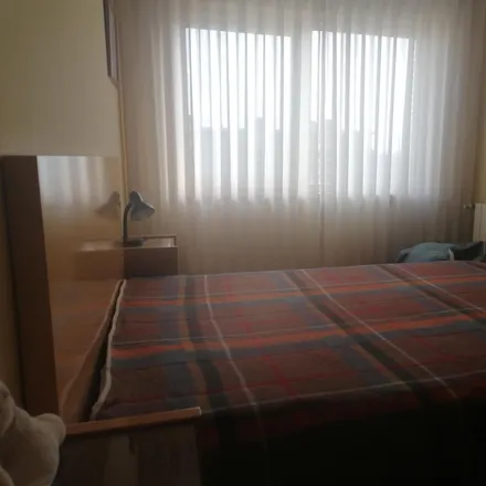 Rent this 4 bed room on Rua Carlos Alberto Morais in 4454-617 Matosinhos, Portugal