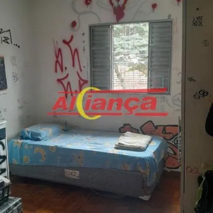 Rent this 2 bed house on Rua Pirapozinho in Vila Galvão, Guarulhos - SP