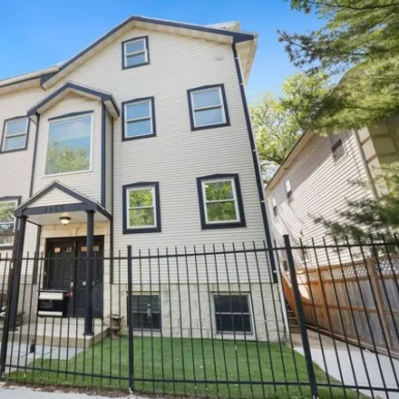 Buy this 4 bed house on 2260 North Greenview Avenue in Chicago, IL 60613