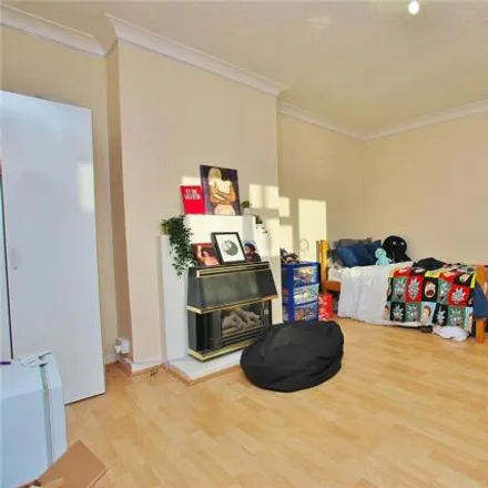 Image 4 - Windyedge, 30 Riverside, Guildford, GU1 1LW, United Kingdom - Duplex for rent