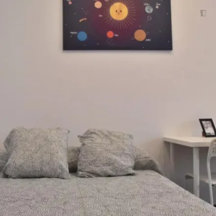 Rent this 5 bed room on Carrer de Císcar in 18, 46005 Valencia