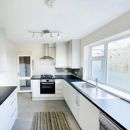 Rent this 2 bed house on Gooseberry Hill in Luton, LU3 2LB