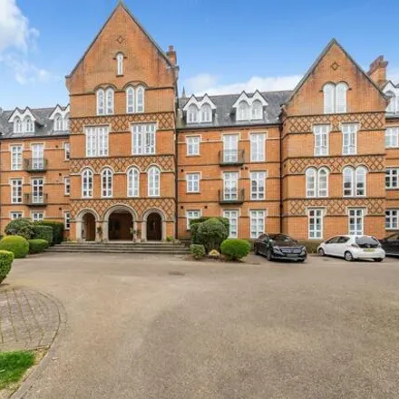 Image 1 - Holloway Drive, Virginia Water, GU25 4ST, United Kingdom - Room for rent
