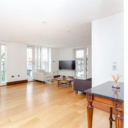 Rent this 4 bed apartment on 219 Baker Street in London, NW1 6XE